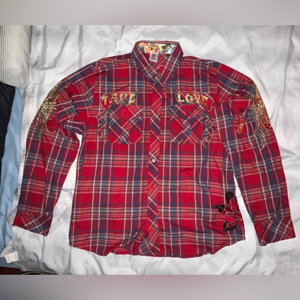 This a men’s long sleeve, button shirt in size XXL.